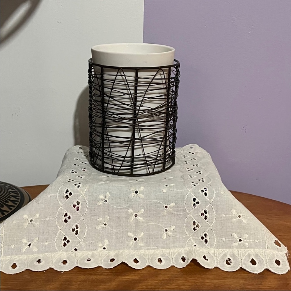 Scentsy 2021 Etched Core Full Size Warmer with Loom Wrap Sleeve - Picture 7 of 8